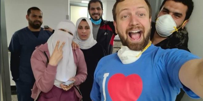 متعافون من فيروس كورونا يقصون حكاياتهم داخل الحجر الصحي متعافون من فيروس كورونا يقصون حكاياتهم داخل الحجر الصحي